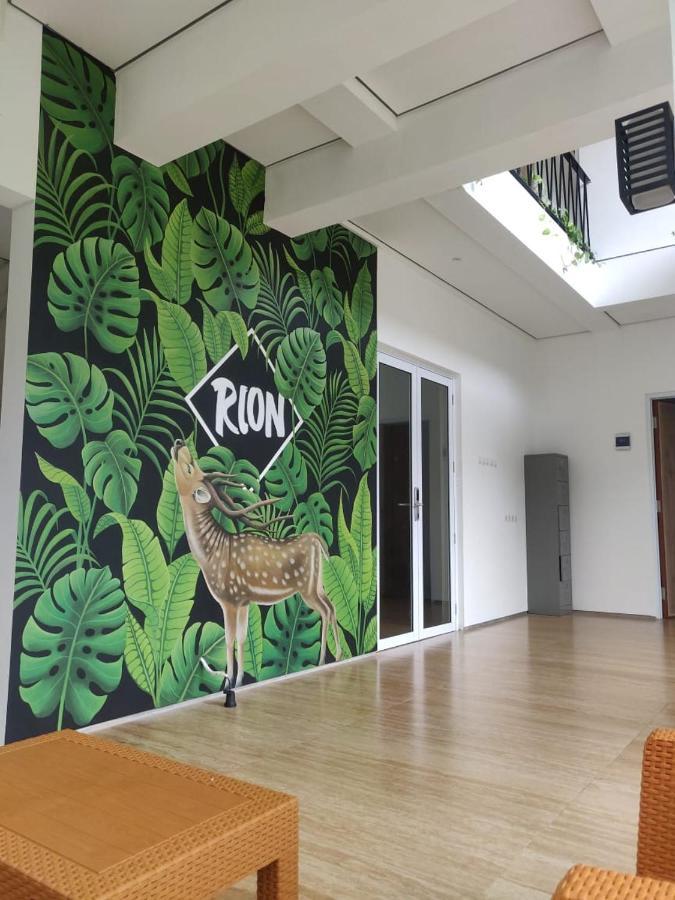 Rion Hostel Bogor Exterior foto